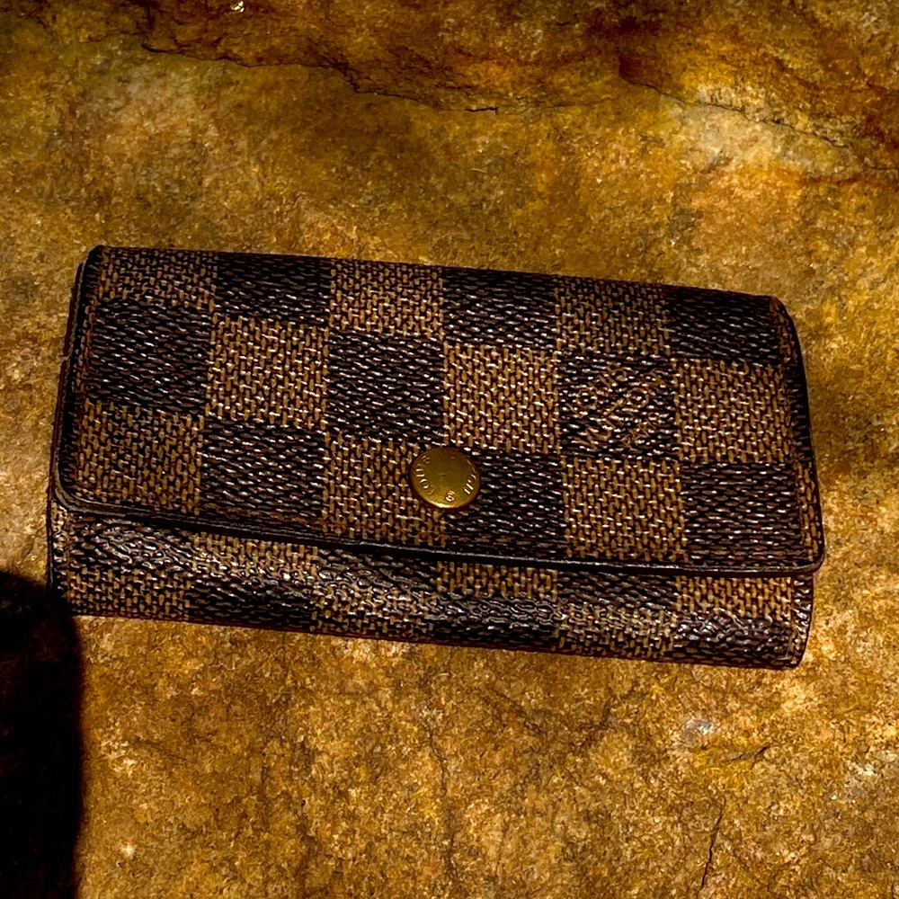 Epic Louis Vuitton key case checkered ring stunning LV Damier travel case